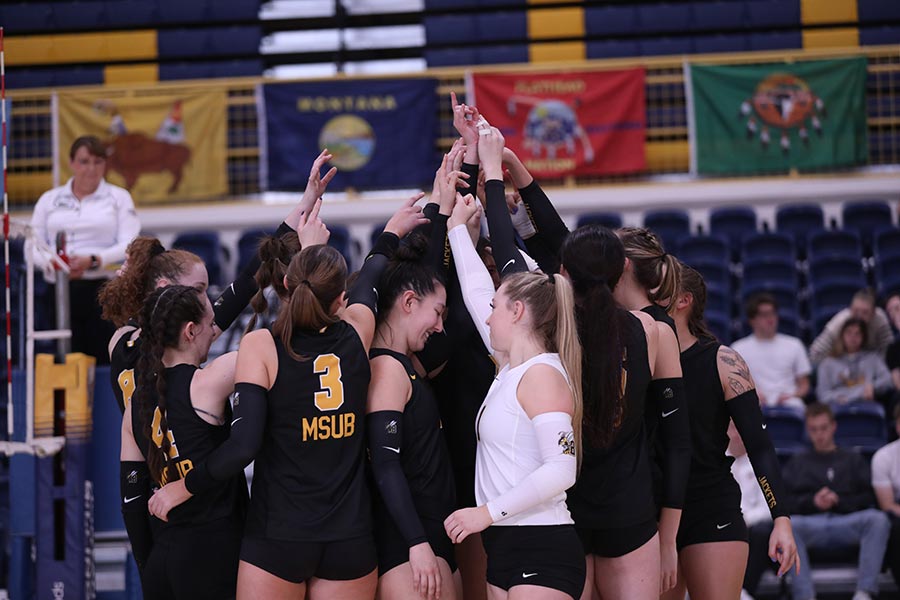 MSUB Volleyball Huddle